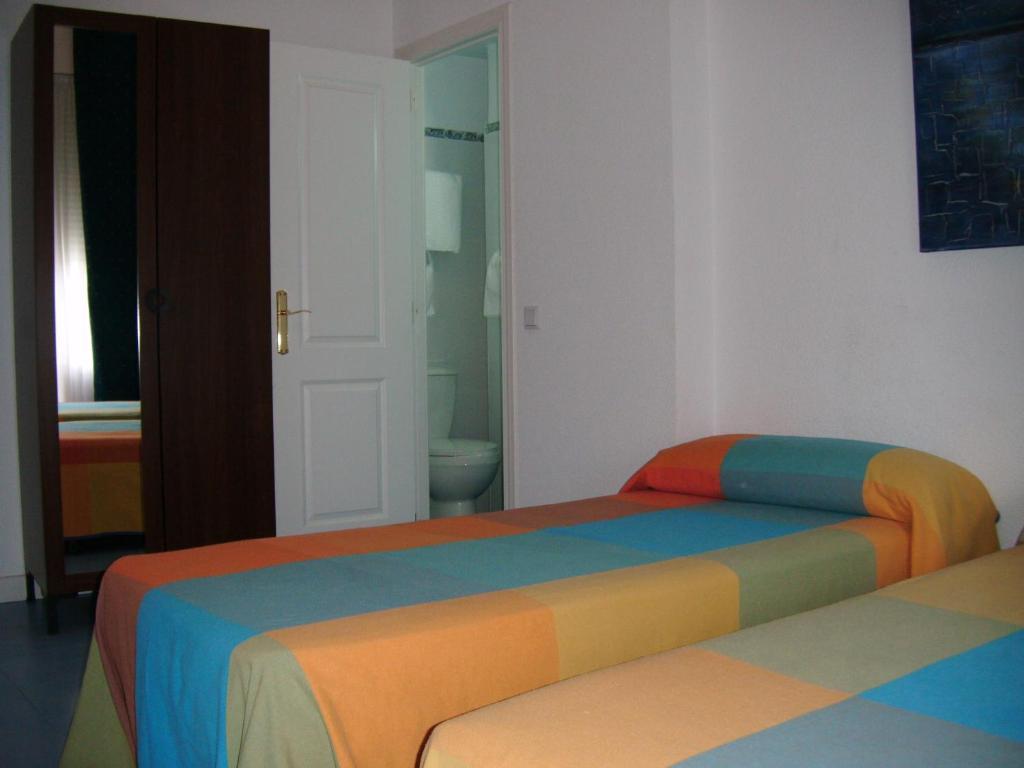 Puerta Del Sol Rooms Madrid Room photo